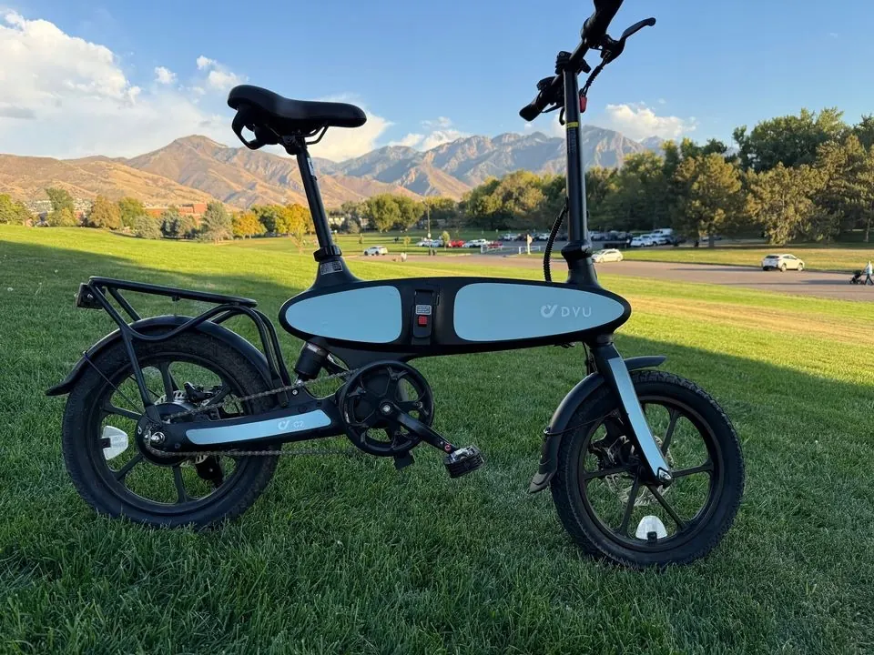 Unisex DYU C2 e-bike suitable for both men and women