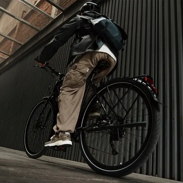 FAFREES 700C e-bike suitable for riders 175-210 cm tall.