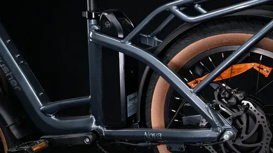 Cyrusher Nova battery features